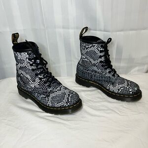 Doc Martens 1460 Suede Leather Lace Up Boots in Grey Classic Boa Print | US 7
